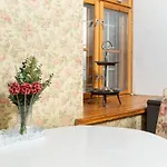 15th Century Flat With Parking, High Ceilings Апартаменты *