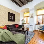 Апартаменты 15th Century Flat With Parking, High Ceilings Таллин