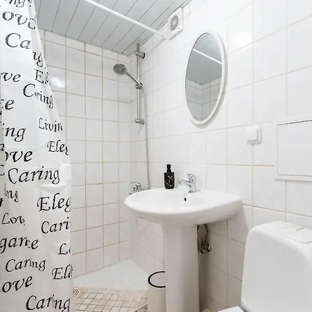 15th Century Flat With Parking, High Ceilings