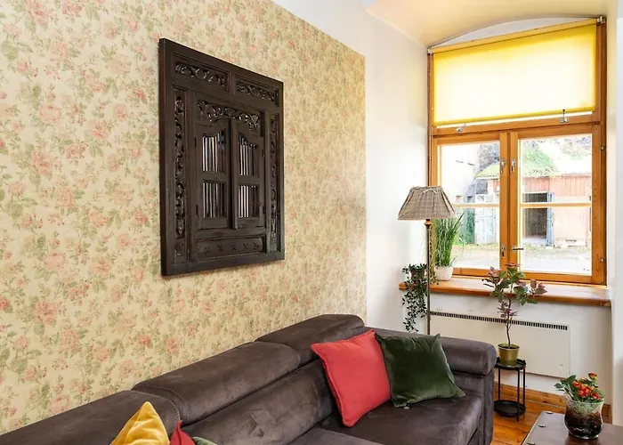 15th Century Flat With Parking, High Ceilings Apartment *