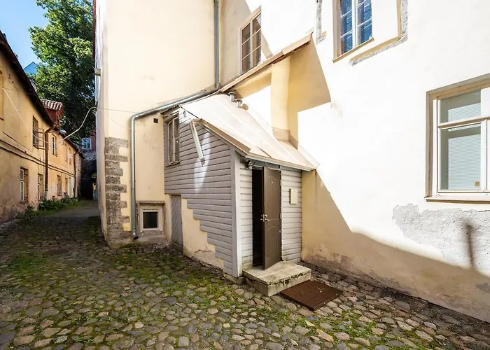 Apartment 15th Century Flat With Parking, High Ceilings