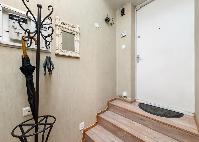 15th Century Flat With Parking, High Ceilings