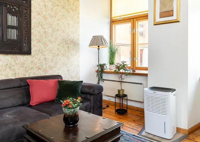 Apartman 15th Century Flat With Parking, High Ceilings *